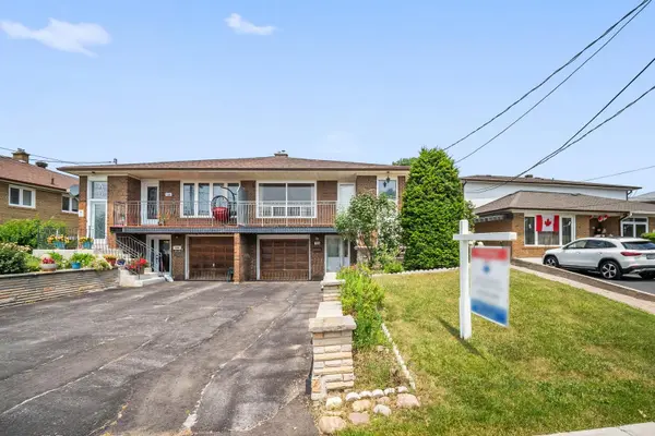 126 Ardwick BLVD, Toronto W05, ON M9M 1W2