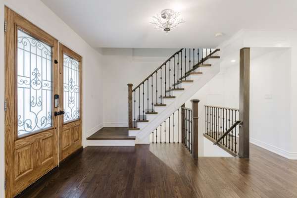 3325 Lakeshore RD, Burlington, ON L7N 1B1