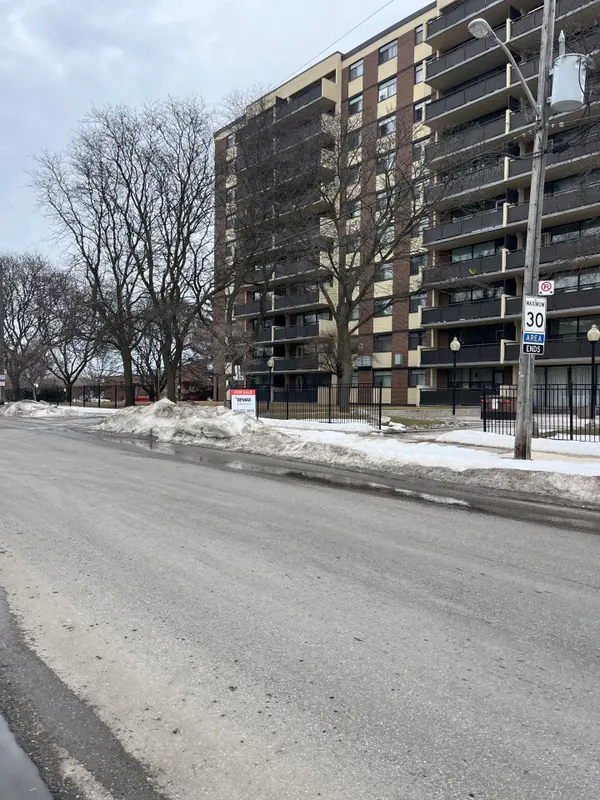 5 Frith RD #1004, Toronto W05, ON M3N 2L5