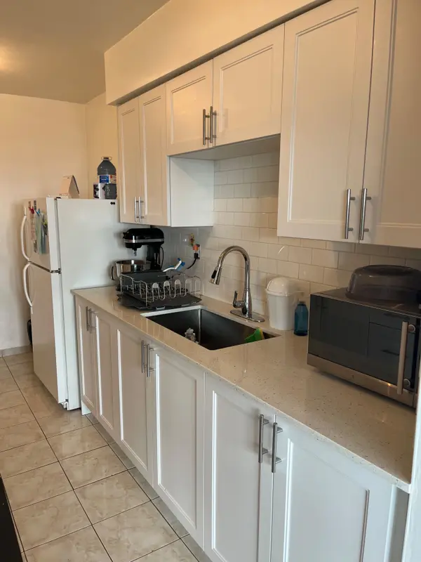 5 Frith RD #1004, Toronto W05, ON M3N 2L5