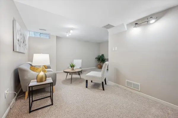 66 Rodgers RD #2, Guelph, ON N1G 4Y5