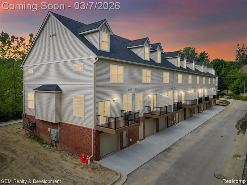 508 Village LN, Milford Village, MI 48381