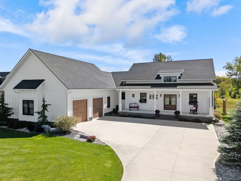 4 Fawn Creek LN, Bluewater, ON N0M 1G0