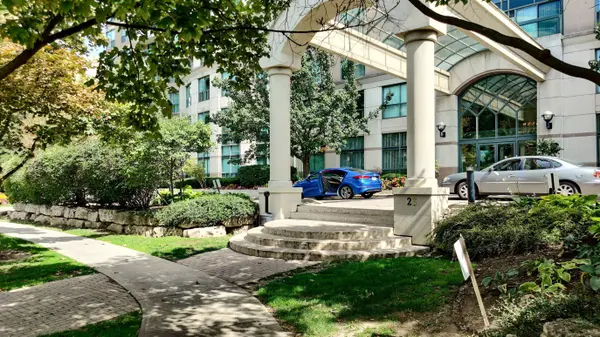 23 Lorraine DR #705, Toronto C07, ON M2N 6Z6