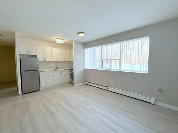 38 Carluke CRES #104, Toronto C12, ON M2L 2X9