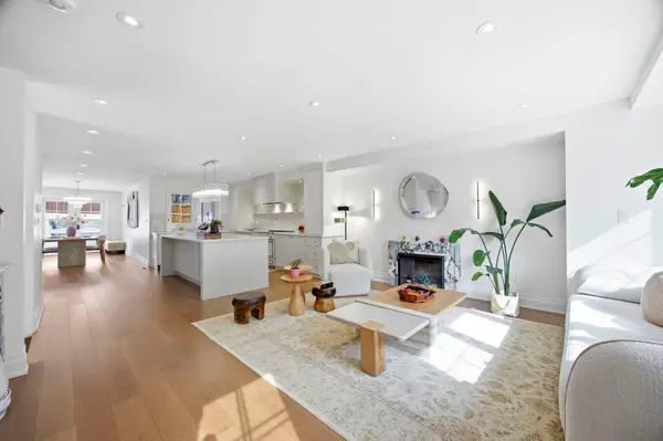 66 Willowbank BLVD, Toronto C04, ON M5N 1G6