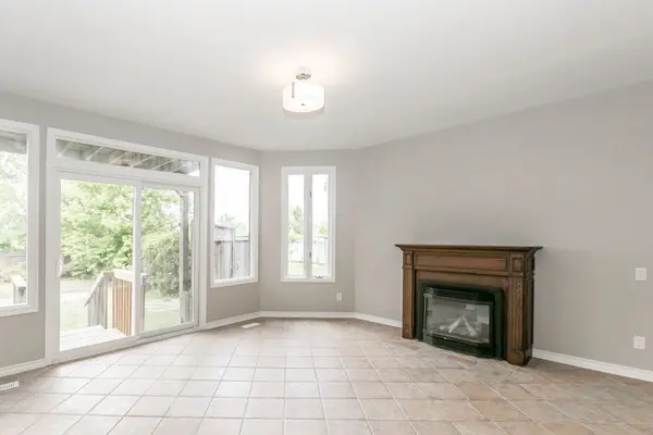 155 B Cumberland ST, Barrie, ON L4N 2P9