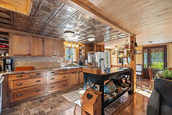 1 Mac Tavesh ST, Bluewater, ON N0M 1G0