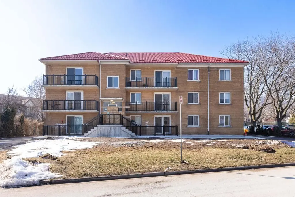 14 John ST #Unit 202, Grimsby, ON L3M 1X5
