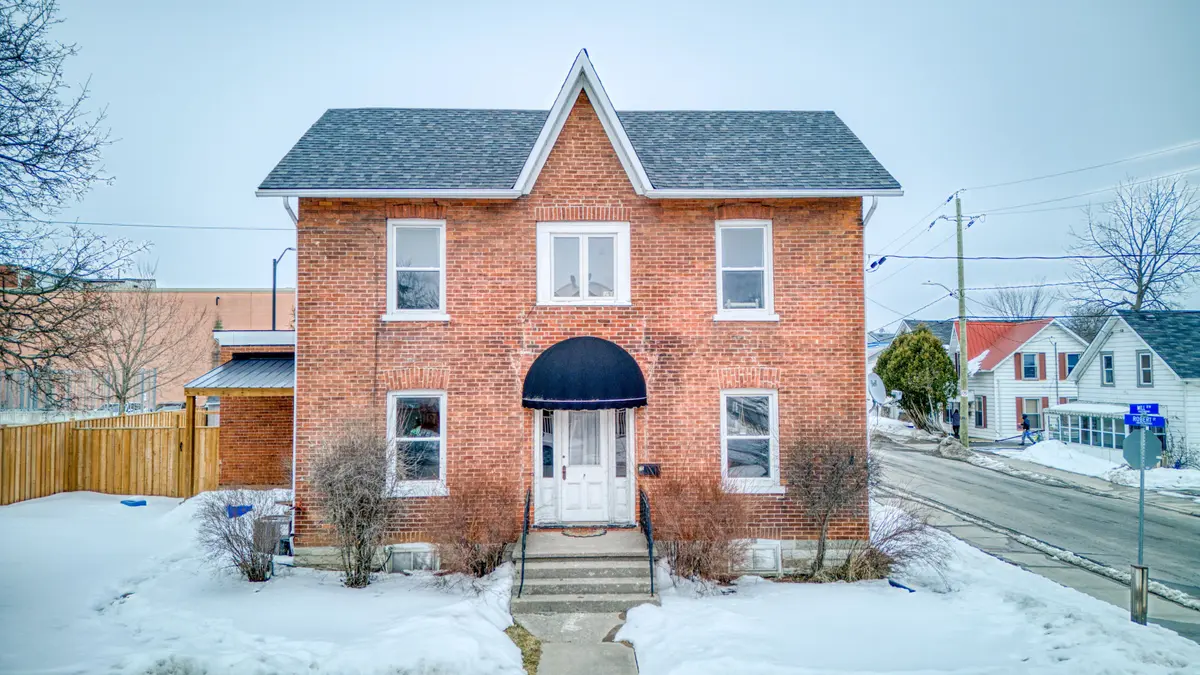 75 Robert ST, Greater Napanee, ON K7R 2M2