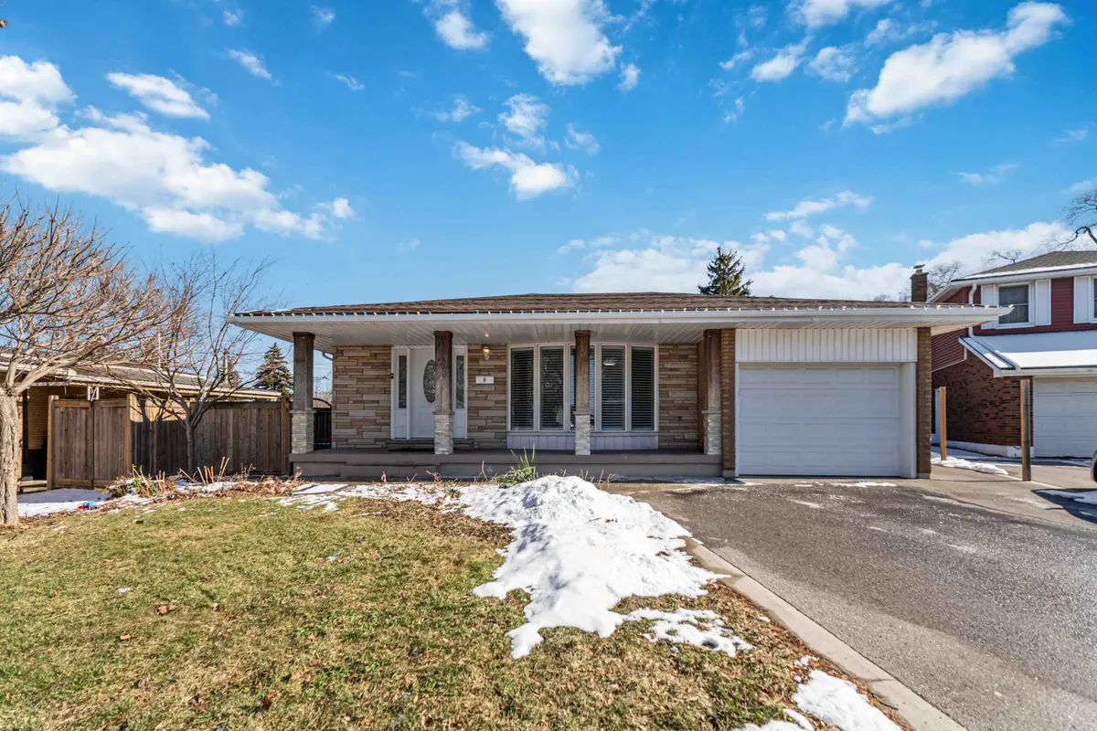 9 Isaac CT, Hamilton, ON L8K 4G5