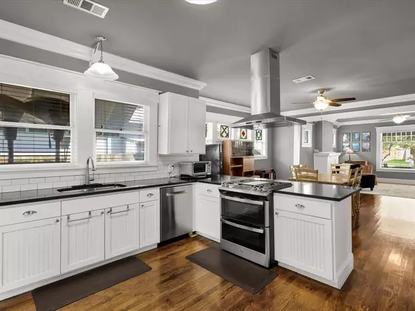 1942 Fairmount Avenue, Fort Worth, TX 76110