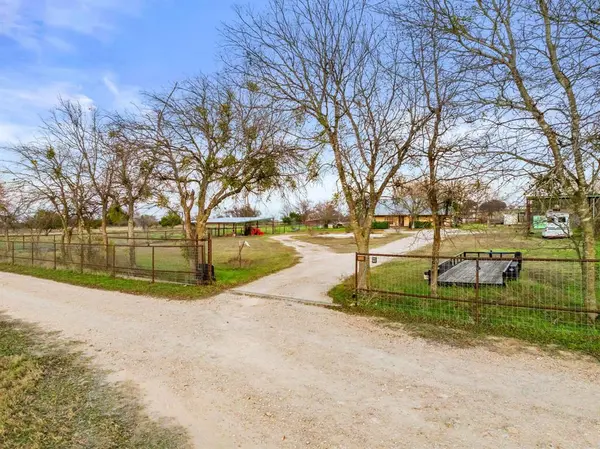 2700 AUCTION BARN, Belton, TX 76513