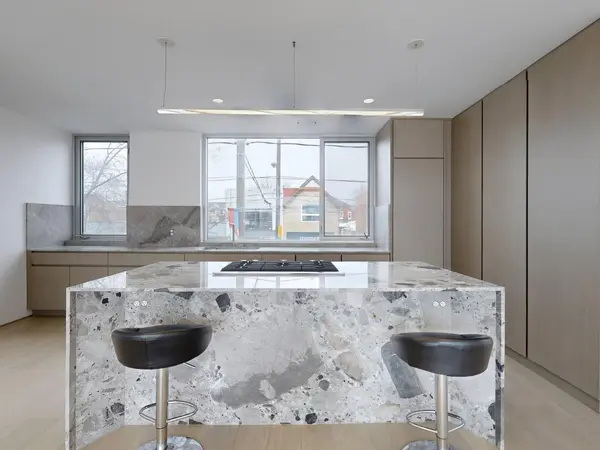 899 Dundas ST W #Upper, Toronto C01, ON M6J 1V9