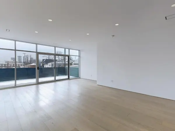 899 Dundas ST W #Upper, Toronto C01, ON M6J 1V9