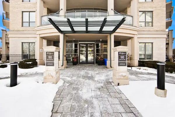 180 John West WAY #129, Aurora, ON L4G 0R3