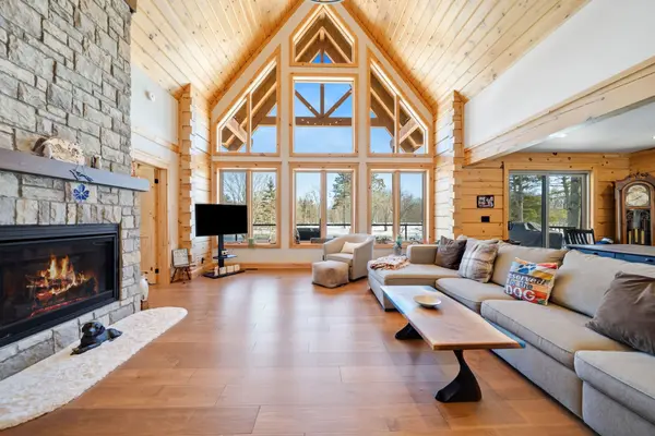 1935 Mcleod DR, Severn, ON P0E 1N0