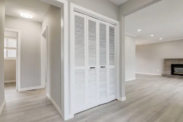 1191 Newton RD, Oakville, ON L6H 2A1