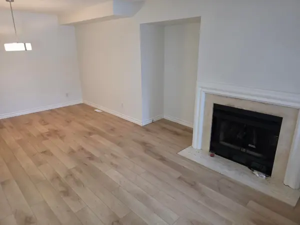 1296 Valerie CRES W, Oakville, ON L6J 7E5