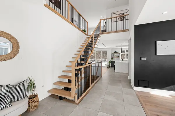 195 Charlies LN, Carp - Huntley Ward, ON K0A 1L0