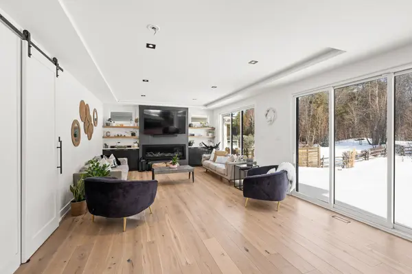 195 Charlies LN, Carp - Huntley Ward, ON K0A 1L0