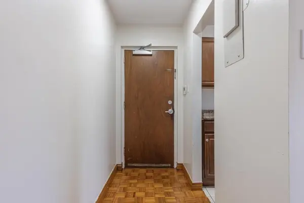 14 John ST #Unit 202, Grimsby, ON L3M 1X5