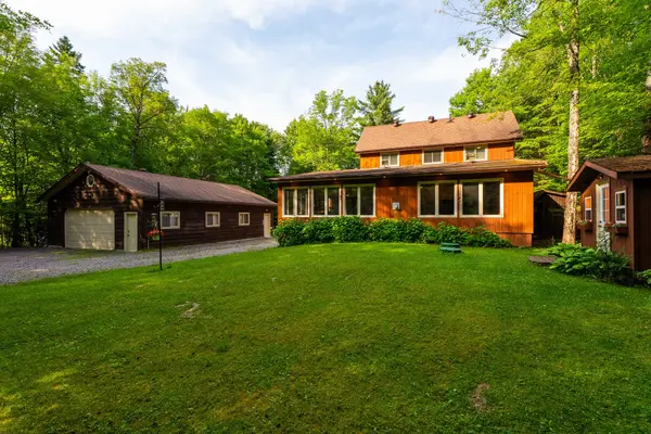 775 Rosskopf RD, Magnetawan, ON P0A 1C0