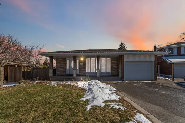 9 Isaac CT, Hamilton, ON L8K 4G5