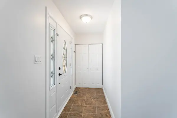 9 Isaac CT, Hamilton, ON L8K 4G5