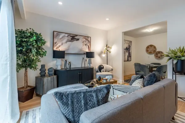 22 Woodman DR N, Hamilton, ON L8H 2M5