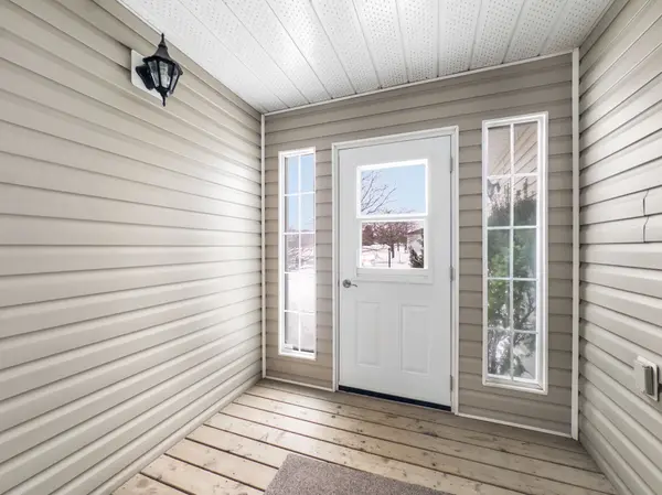 14 Elmdale DR, Prince Edward County, ON K0K 3L0