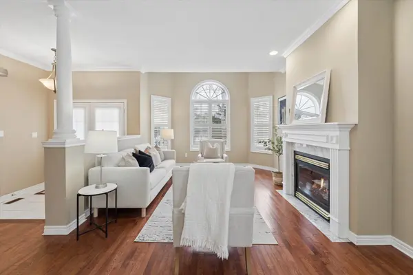 1886 Pine Grove AVE, Pickering, ON L1V 7C6