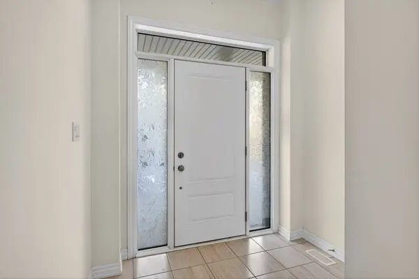 348 Okanagan PATH, Oshawa, ON L1H 0A7