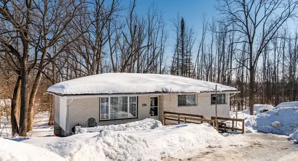 229 Mountain AVE, Tay, ON L0K 2C0