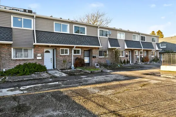 2050 Upper Middle RD #69, Burlington, ON L7P 3R9