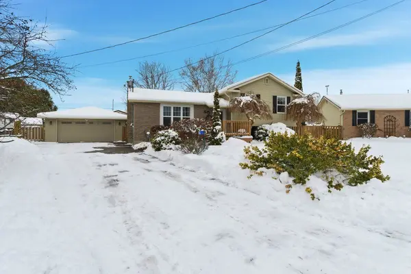 16 Centre CT, Quinte West, ON K0K 2C0