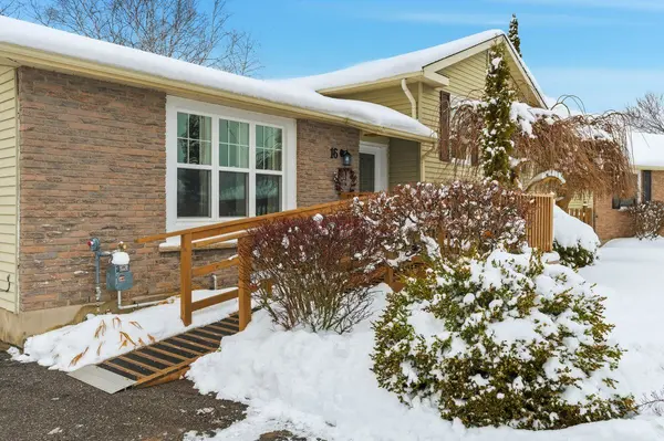 16 Centre CT, Quinte West, ON K0K 2C0