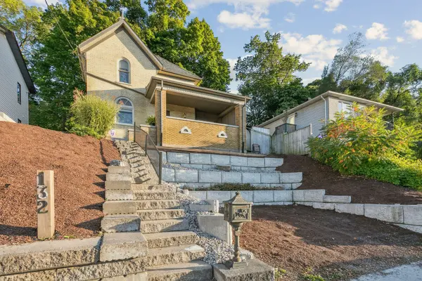 132 QUEEN ST W, Cambridge, ON N3C 1G3