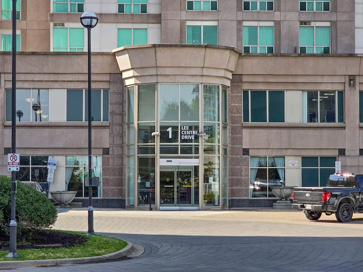 1 Lee Centre DR #2315, Toronto E09, ON M1H 3J2