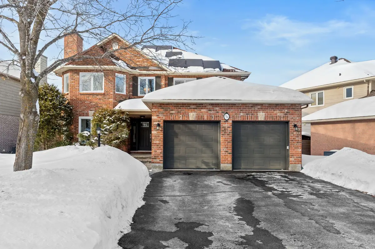 76 Hansen AVE, Kanata, ON K2K 2L7
