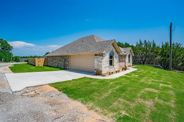 2600 Creek Drive, Granbury, TX 76048
