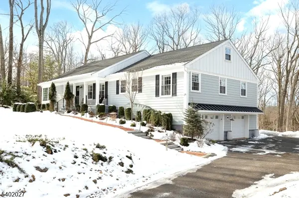 26 Robin Glen Rd, Watchung Boro, NJ 07069