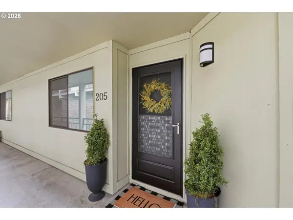 Portland, OR 97239,4926 S CORBETT AVE #205