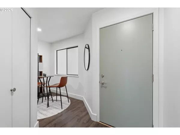 Portland, OR 97239,4926 S CORBETT AVE #205