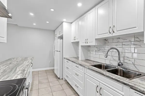 1535 Diefenbaker CT #109, Pickering, ON L1V 3W2