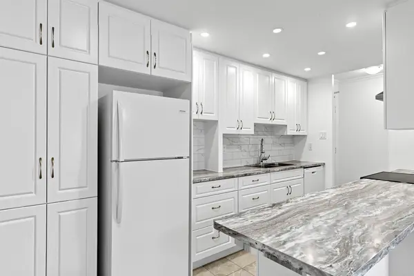 1535 Diefenbaker CT #109, Pickering, ON L1V 3W2