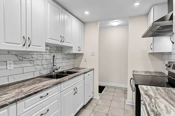 1535 Diefenbaker CT #109, Pickering, ON L1V 3W2