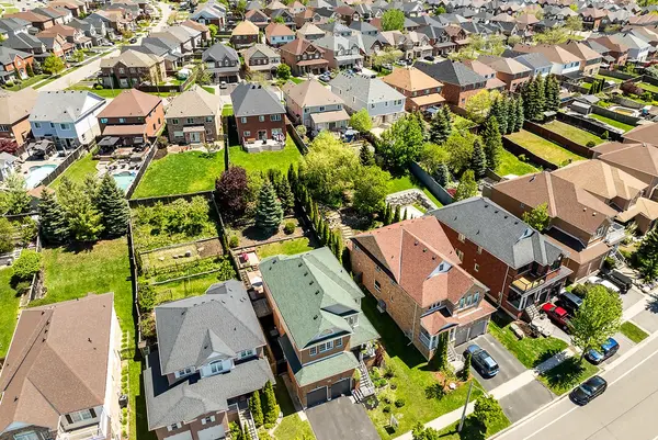 1533 CLEARBROOK DR, Oshawa, ON L1K 2P6