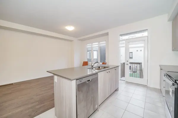 1033 Pisces TRL, Pickering, ON L1X 0P7