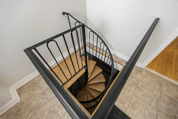 19 Shelbourne DR, Vaughan, ON L4H 0K6